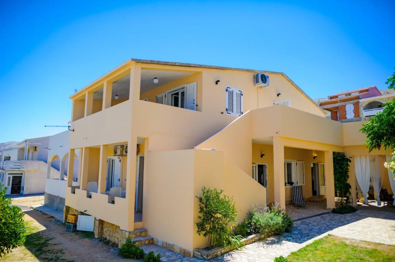 Apartments Lux Pag Pag Town Bagian luar foto
