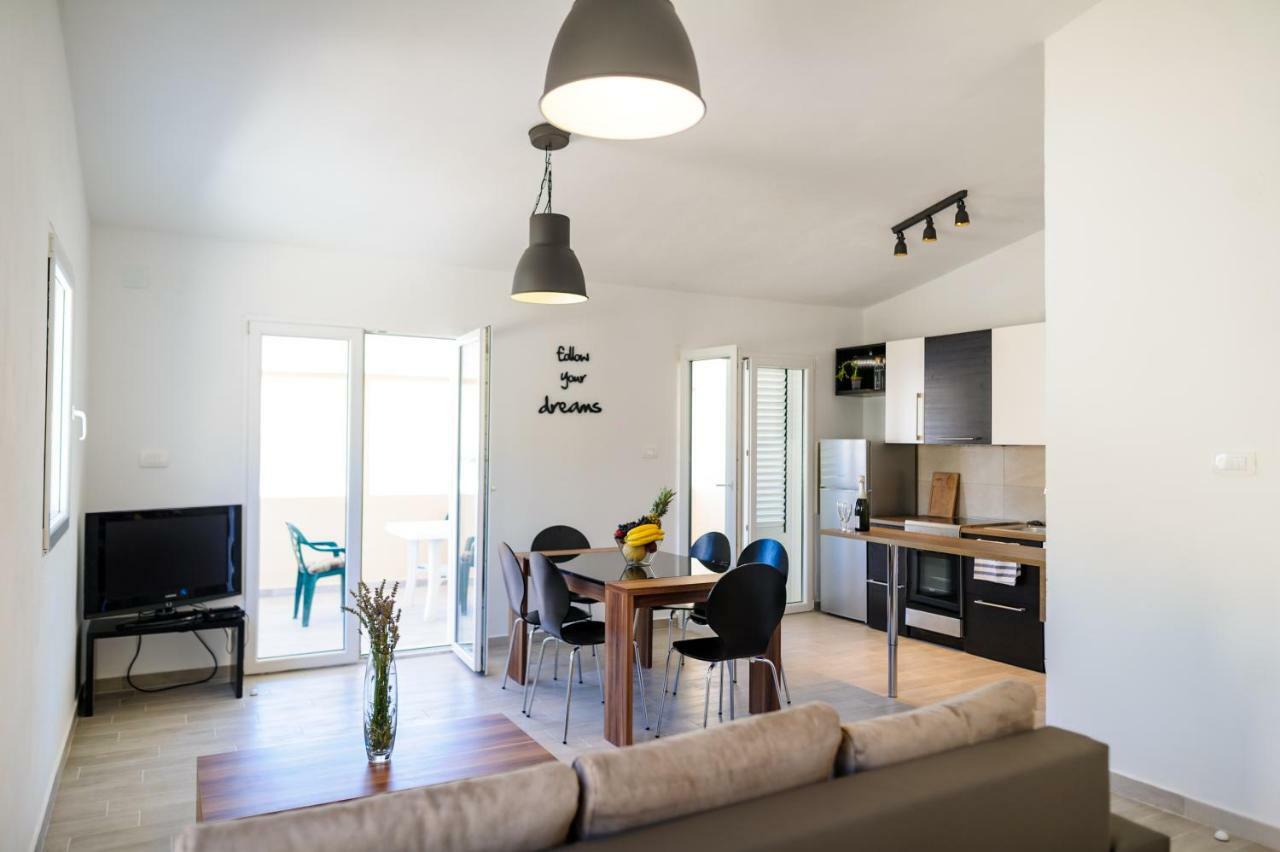 Apartments Lux Pag Pag Town Bagian luar foto